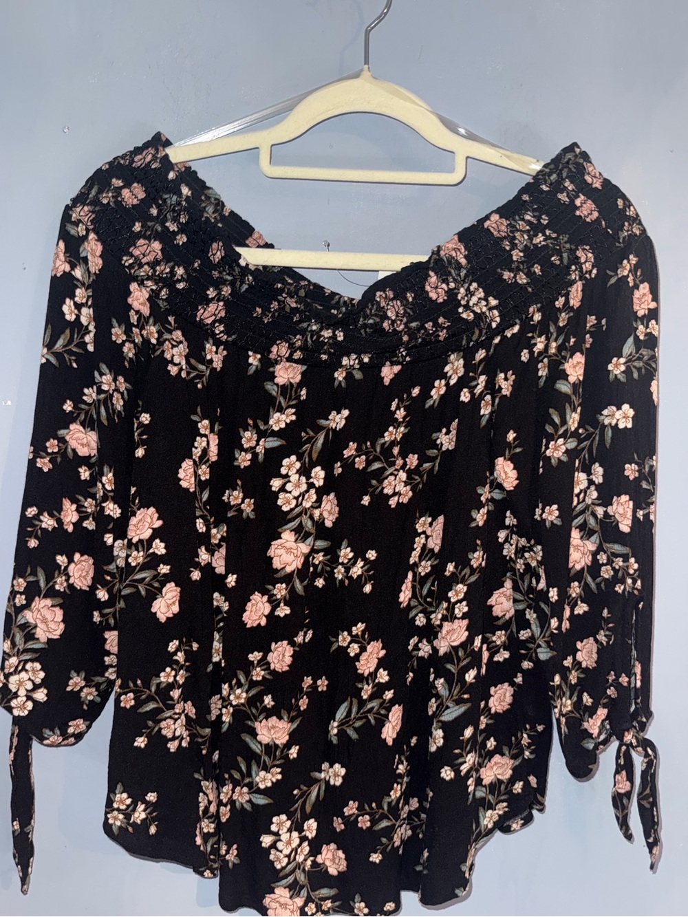 American Eagle Floral Off Shoulder Smocked Tie Sleeve Blouse Size M